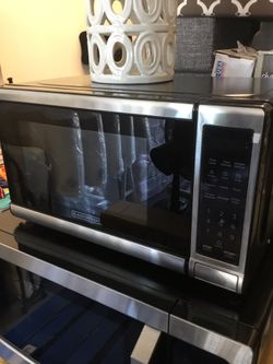 Stainless steel microwave small size it’s new in box.