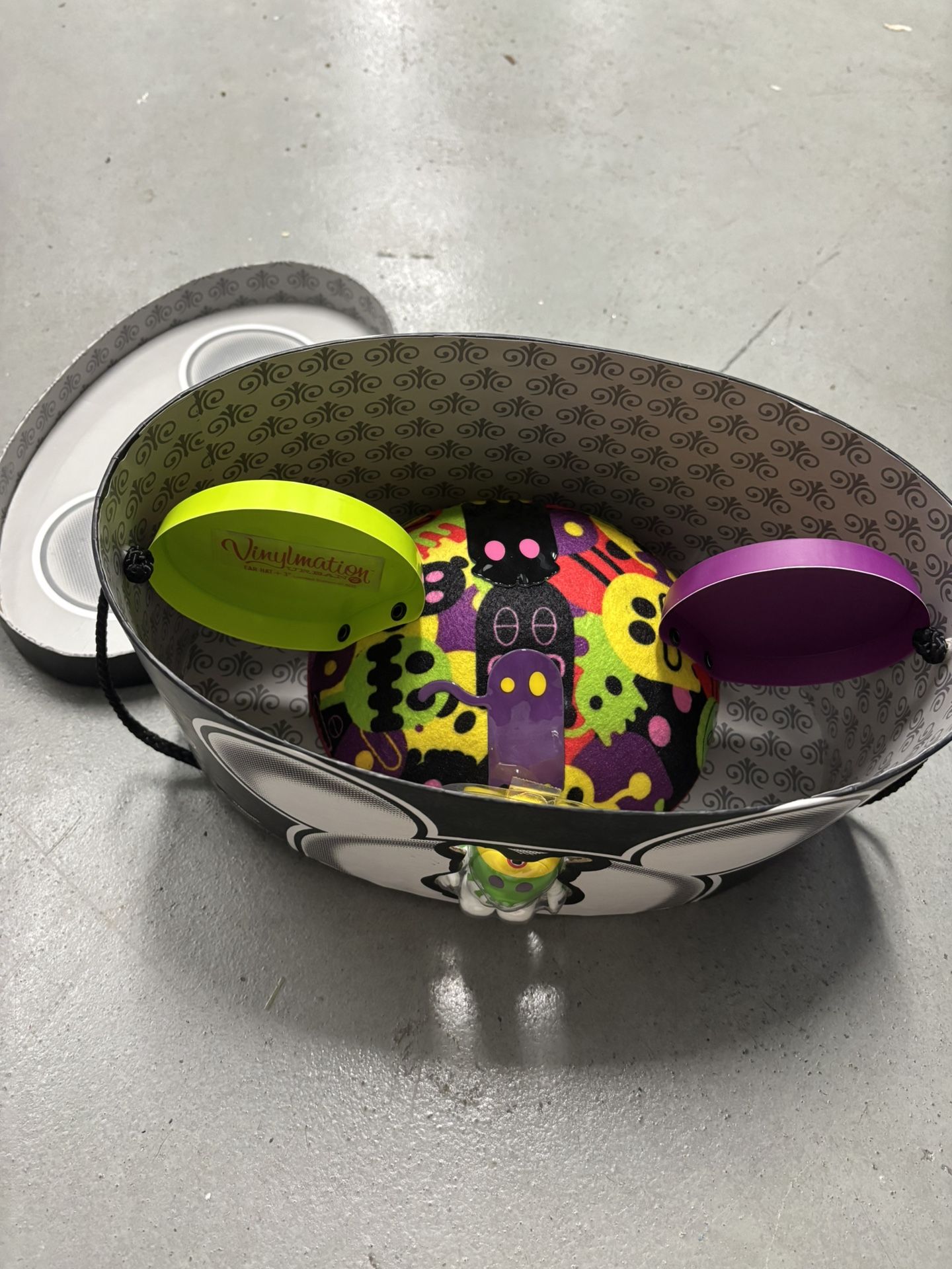 DISNEY VINYLMATION (URBAN 5) EAR HAT~BOX-w/3inch collectable