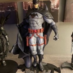 Batman Flash point 11” Statue