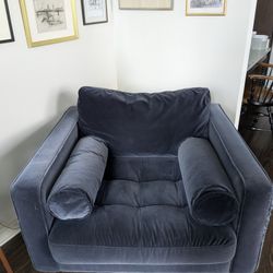 Damaged Article Sven Tufted Bolsters Chair