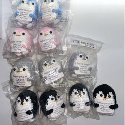 Cute Little Knitted Penguins – 4 Colors
