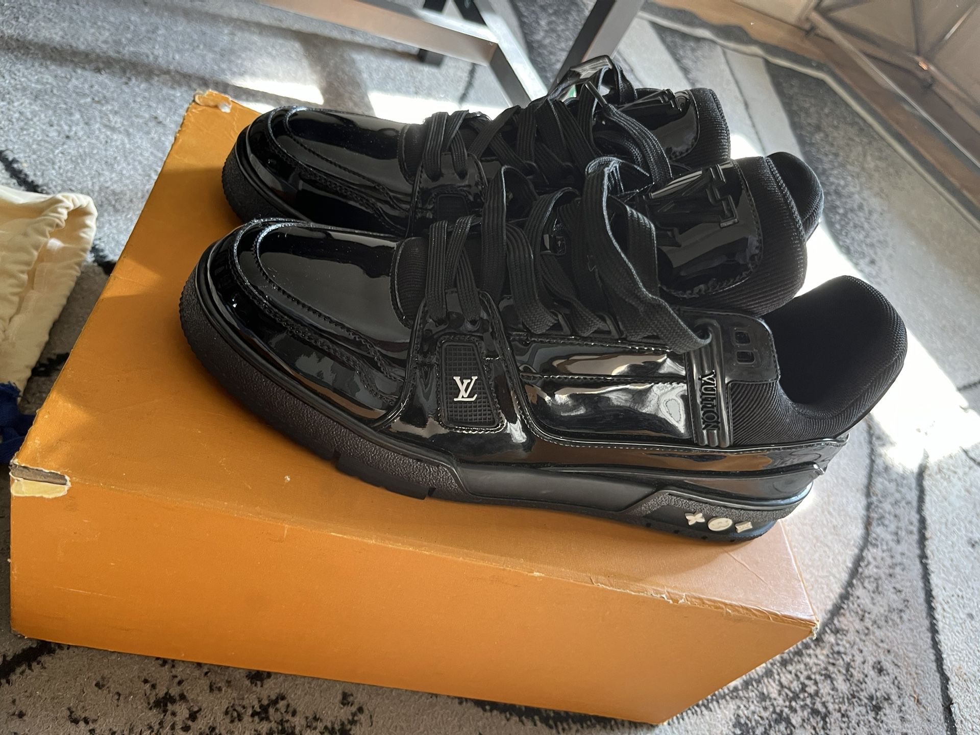 Brand New LV Size 9 Louis Vuitton