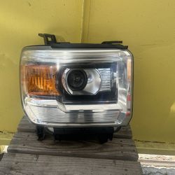 2014-2018 GMC SIERRA 1500 RH HEADLIGHT OEM