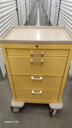 The best brand in hospital carts. In flawless condition