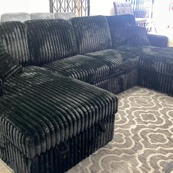 New Sleeper Sectional Sofa Couch with USB and Storage! Free Delivery 🚚!