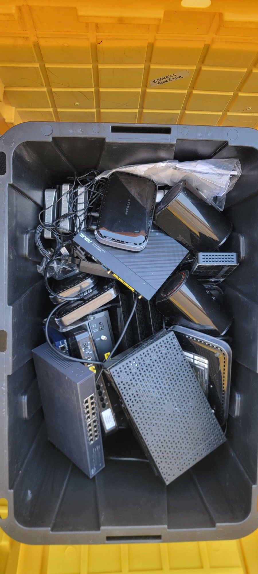 Electronic Items - Routers, Switches, Laptops, Plugs, Keyboards, Sony, Acer, Dell, Netgear,  Cisco, Asus