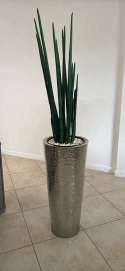 Artificial Planter  ( kendall)