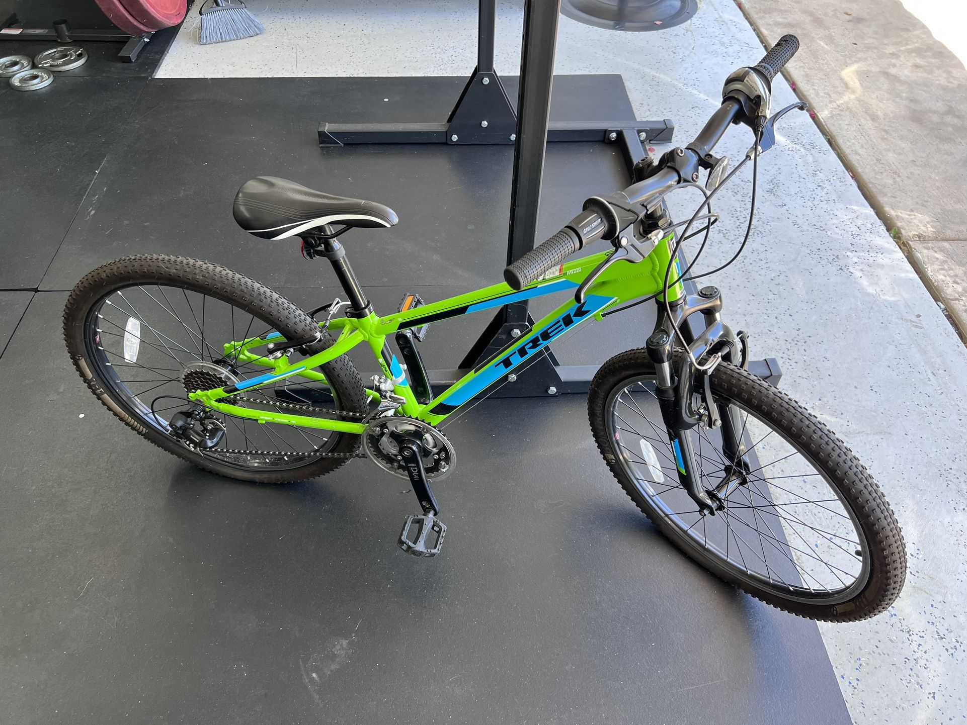 TREK MT220 Aluminum Women's Mountain Bike for Sale in San Diego