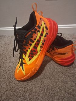 Cheetos Puma size 11 basketball shoes