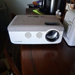 Vilinice LED Projector 