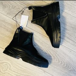 H&M platform NWT chunky fox leather boots. Good condition