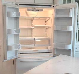 Maytag French door refrigerator works great
