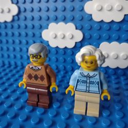 Lego Grandma And Grandpa Set 