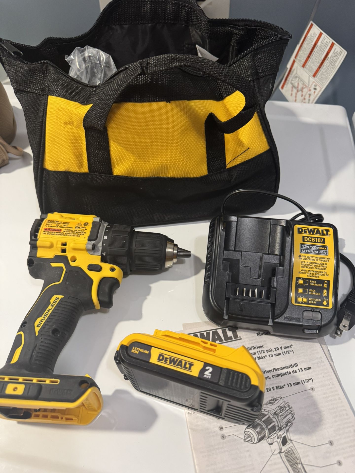 DEWALT ATOMIC 20-Volt Compact 1/2 in. Drill/Driver Cordless Kit with 2.0Ah Battery, Charger and bag