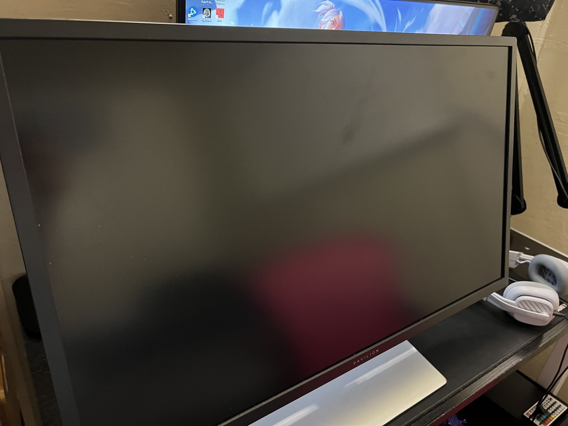 Pavilion Moniter 32Q | Used But Very Good Condition 29x17