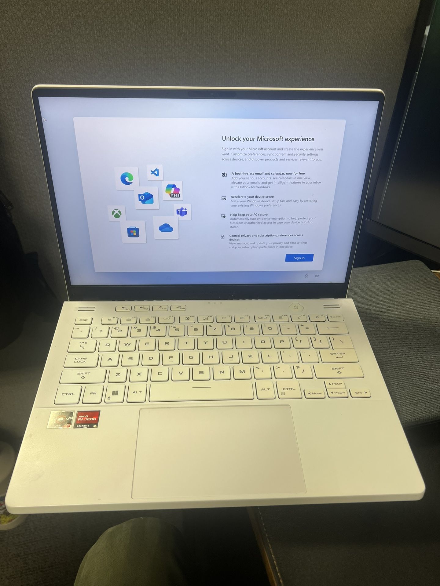 Gaming Laptop ASUS ROG Zephyrus G14 (Ryzen 9, RX 6700S)