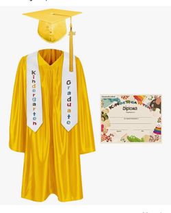 Kinder cap and gown