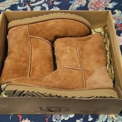 Women's UGGs Size 8 