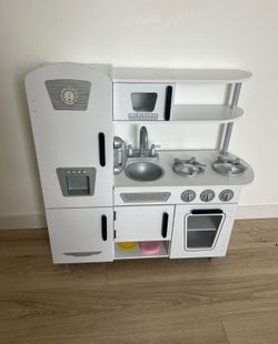 Play kitchen