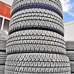 275/70/18 vendo un set de llantas marca Michelin con un 80% de vida las 4