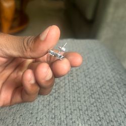 Vvs solitary flower Cross Earring