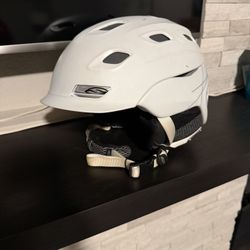 Like new Smith Snow helmet - Vantage Brim  (ski / snowboarding).  Size large. 