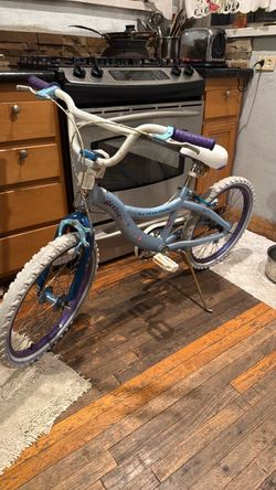 Girls 20” schwinn Deelite bicycle $20