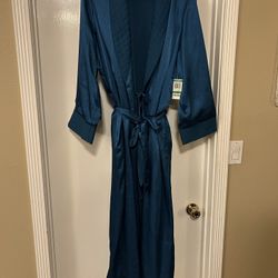 NEW Morgan Taylor Intimates ROBE, Satiny Feeling, Woman’s Size LARGE