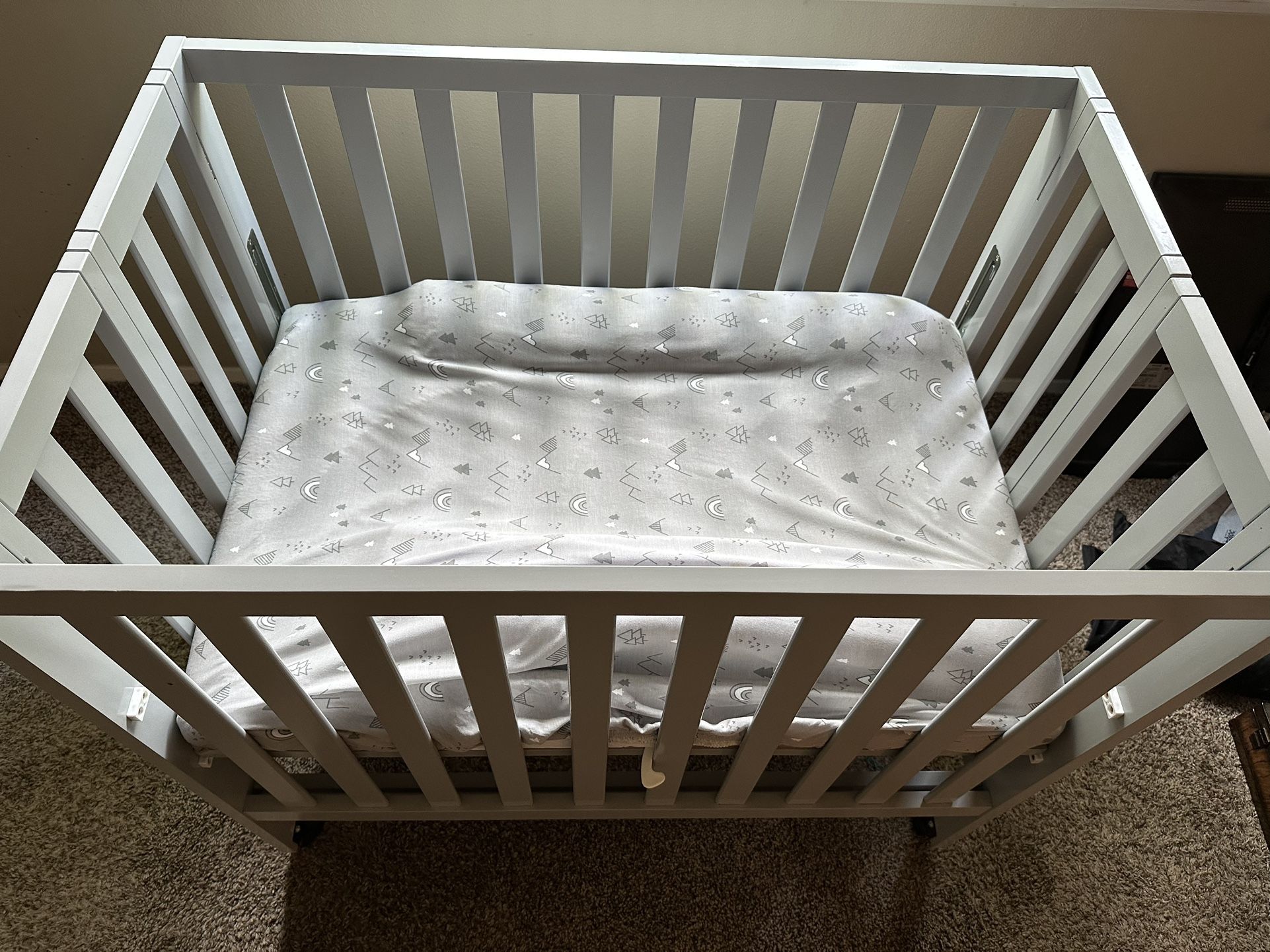 Foldable / Convertible Crib