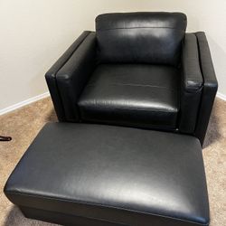 LIKE NEW ASHLEY BLACK LEATHER OVERSIZED CHAIR & OTTOMAN