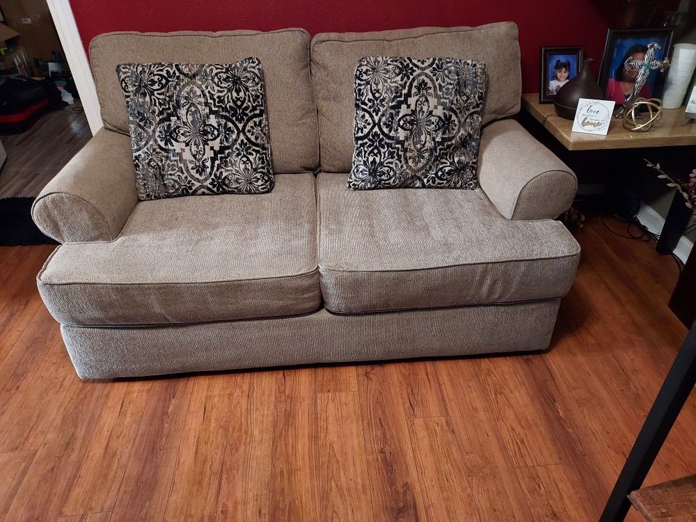 Broyhill Loveseat
