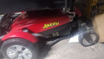 Small powered wheelchair