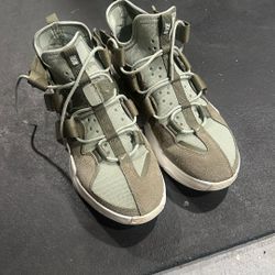 Nike Air Edge 270 Medium Olive