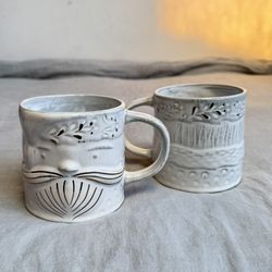 Lot Of 2 Anthropologie Yuletide Santa Clause Mug Christmas White Gold 17oz Coffee Tea (Silver Lake)