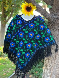 🌼Capa hermosa con un pequeño defecto a solo $35 así cómo está 🌼