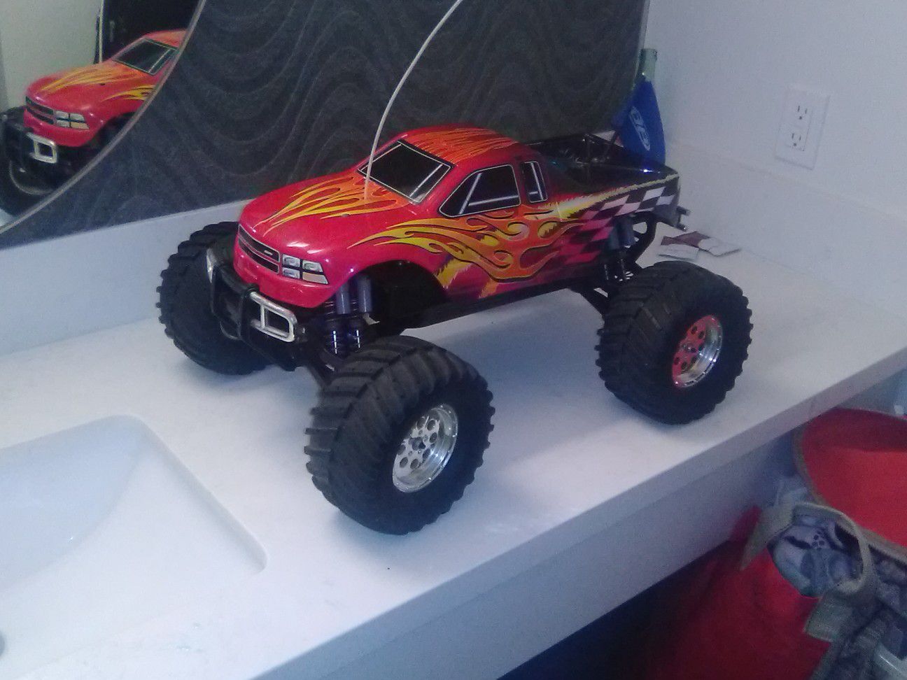GAS POWERED RC TRUCK