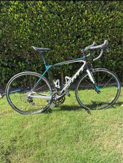 Scott Carbon Road Bike - 54cm - Shimano 105 - Lightweight Endurance Bike
