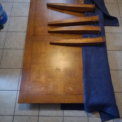 Soild Wood Dinning Table With 4 Chairs 
