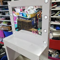 Og  Doll Vanity
