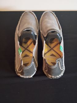 Mens Fashion Shoes Size 9.5 Brand New in the Box for $50 or best Offer contact Roy Smith!!!