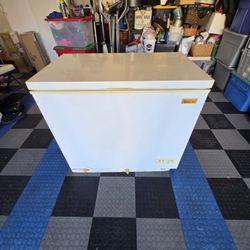 Magic Chef ChesrFreezer 7.o Cu. Ft.