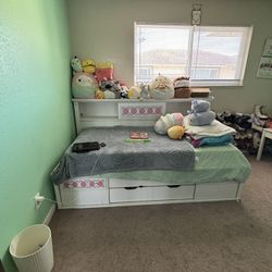 Bed/ Furniture 