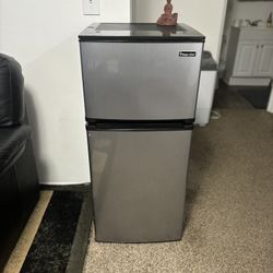 Manic Chef Mini Freezer And Refrigerator 
