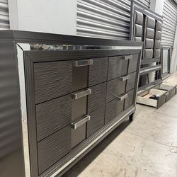 Modern Queen Bedroom Set – City Furniture (5-Piece Set) Bed, Dresser, Mirror & 2 Nightstands