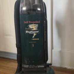 Hoover WindTunnel Self-Propelled Vacuum *Works*
