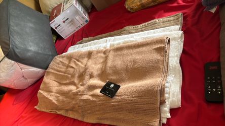 4brend new full size hotel collection towels