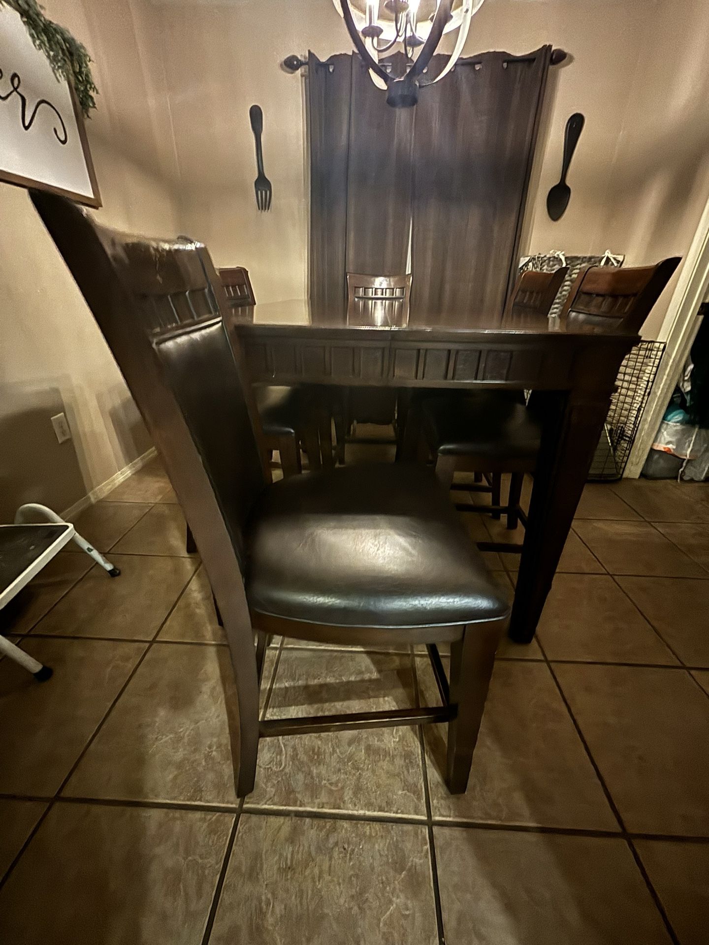 Dining room Table Set With 8 Chairs 