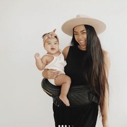 Tushbaby Hip seat baby carrier