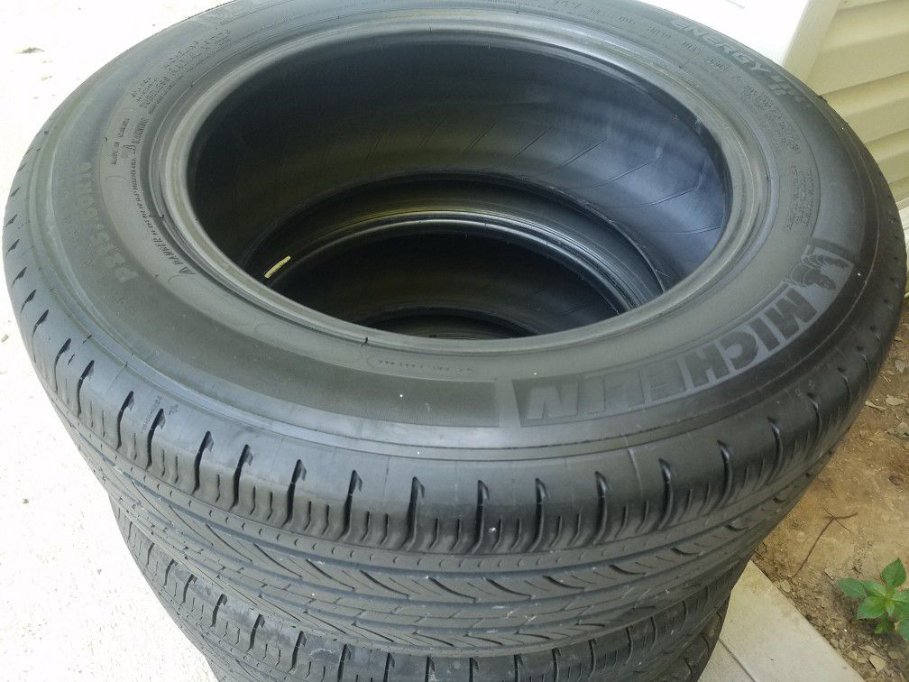 4 Michelin Tires 215 60 16