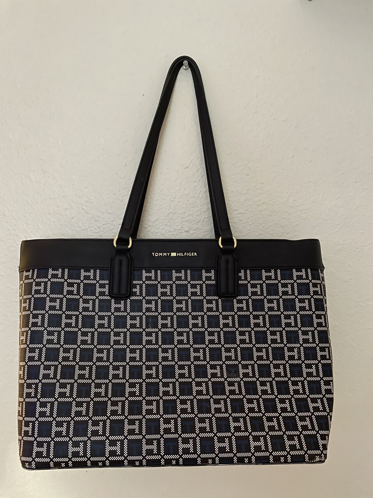 Tommy Hilfiger purse/bag